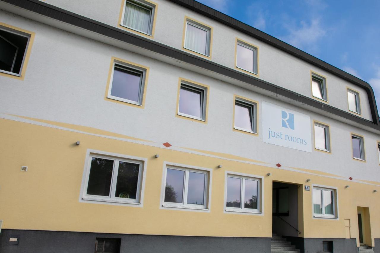 Das Reinisch Just Rooms Schwechat Extérieur photo