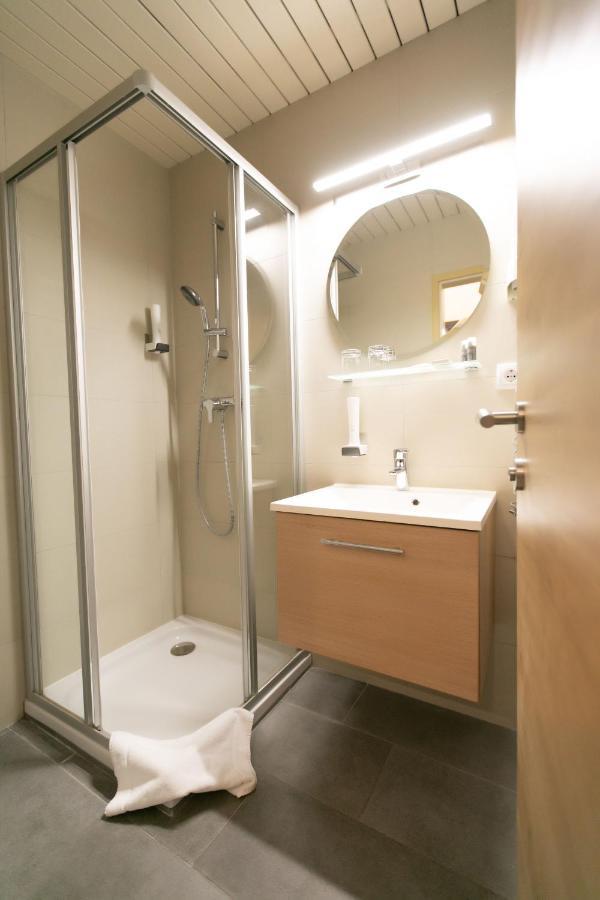 Das Reinisch Just Rooms Schwechat Extérieur photo