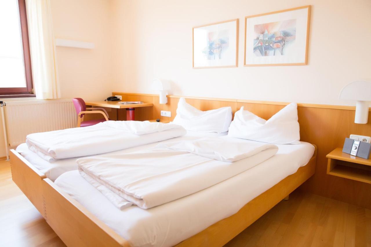 Das Reinisch Just Rooms Schwechat Extérieur photo
