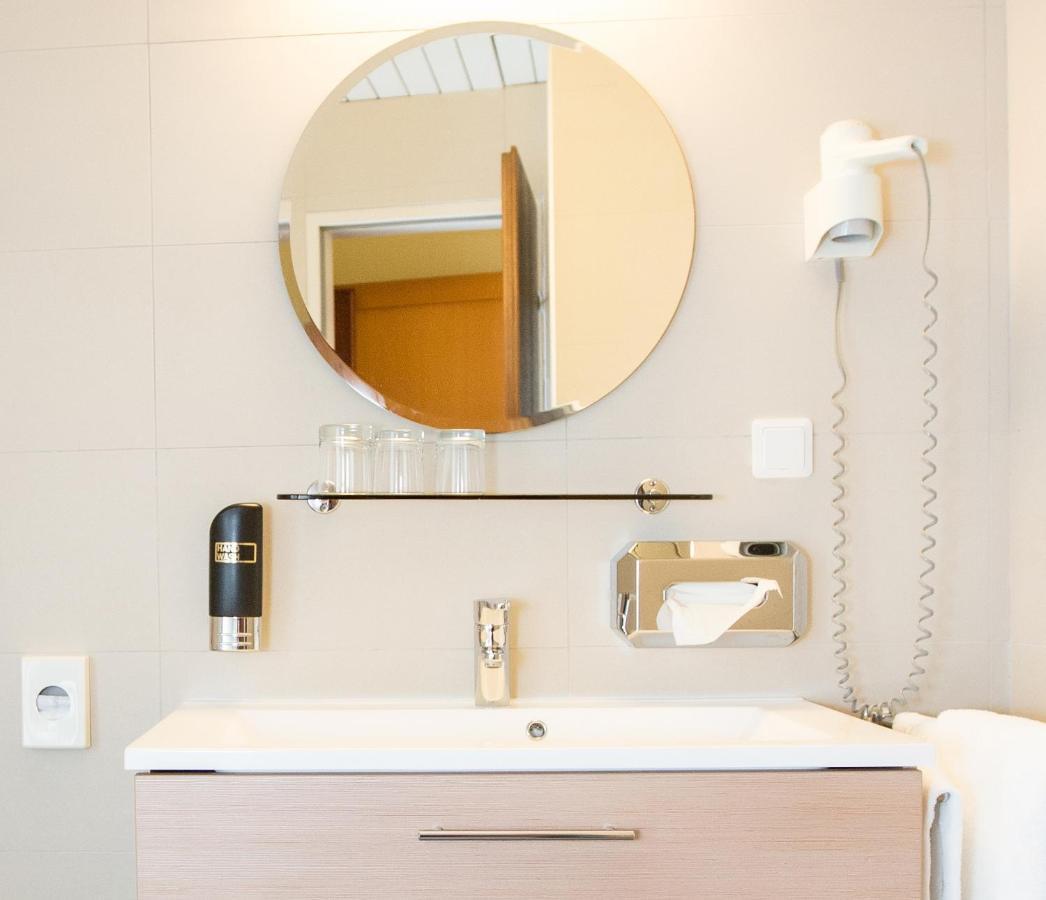 Das Reinisch Just Rooms Schwechat Extérieur photo