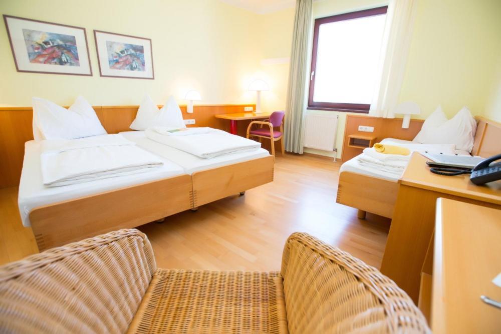 Das Reinisch Just Rooms Schwechat Extérieur photo