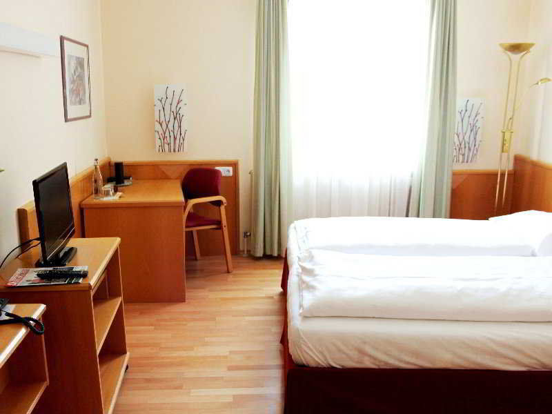 Das Reinisch Just Rooms Schwechat Extérieur photo